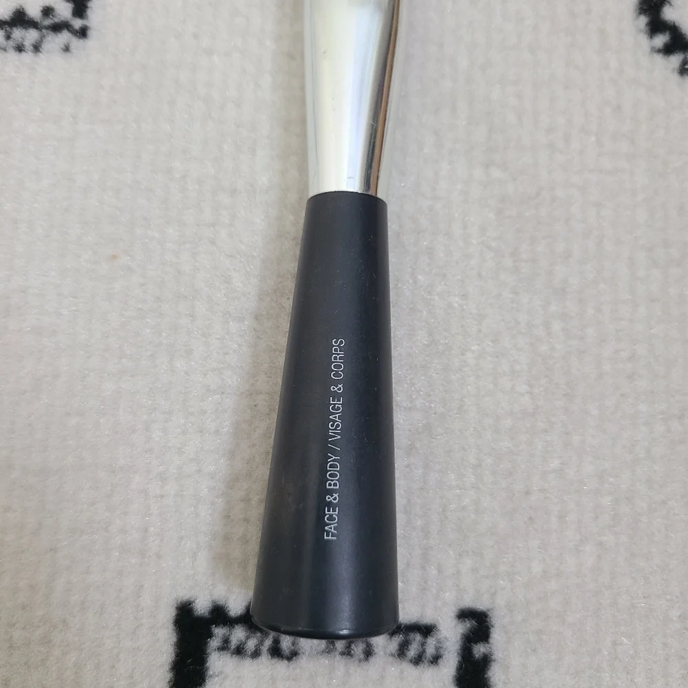 ⭐️40% Off⭐️ The Body Shop Brush Set